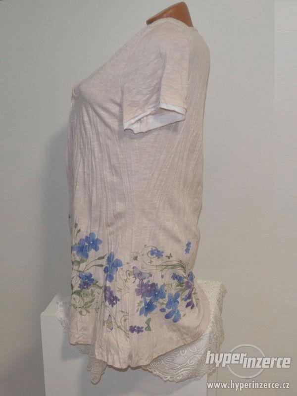 Béžové tuniky s květinovým vzorem - foto 3