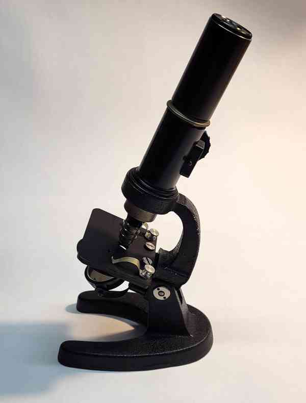 Mikroskop Okula IV