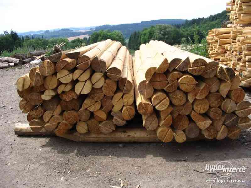 Levně stavební a palivové dřevo, trámy, prkna, loupané kůly - foto 1