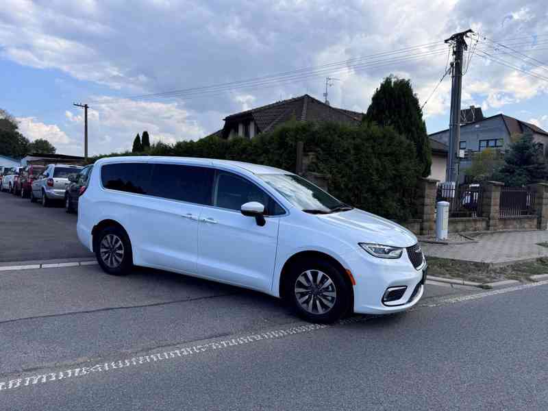 Chrysler Pacifica 3,6 Hybrid Čočka 2023 AKCE 2025 