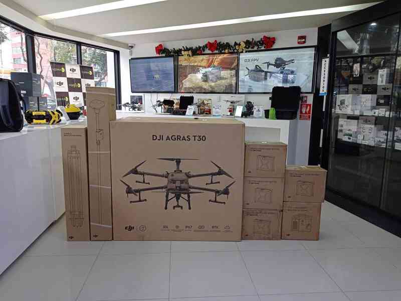 DJI Agras T30 Combo mezőgazdasági drón 3 akkumulátorral és t