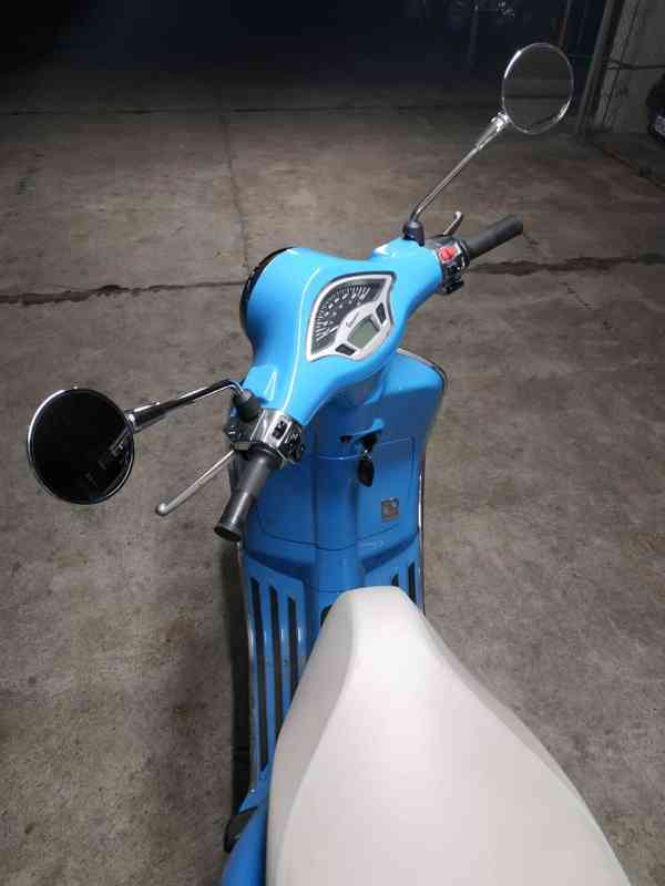Skútr  Vespa - foto 5