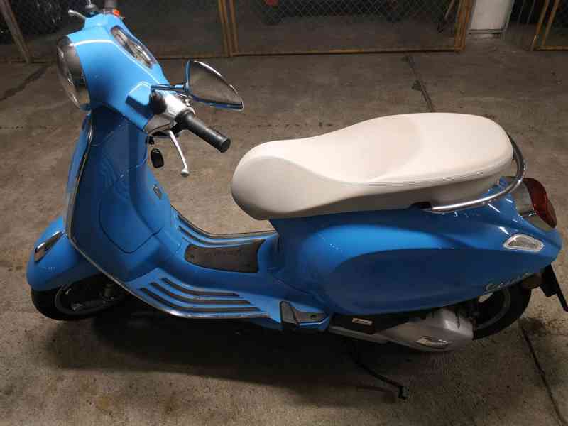 Skútr  Vespa - foto 9