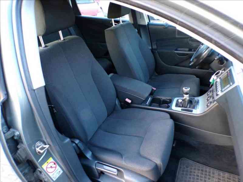 Volkswagen Passat 2,0 TDI N1,XENONY,TAŽNÉ ZAŘÍZENÍ - foto 13