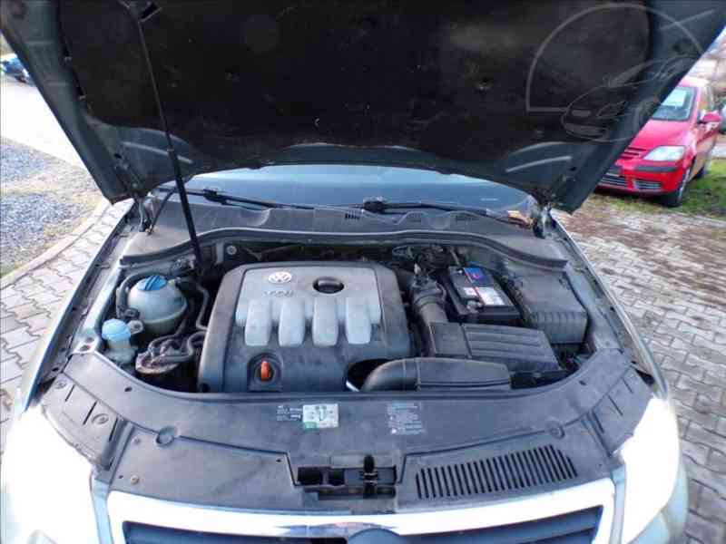 Volkswagen Passat 2,0 TDI N1,XENONY,TAŽNÉ ZAŘÍZENÍ - foto 14