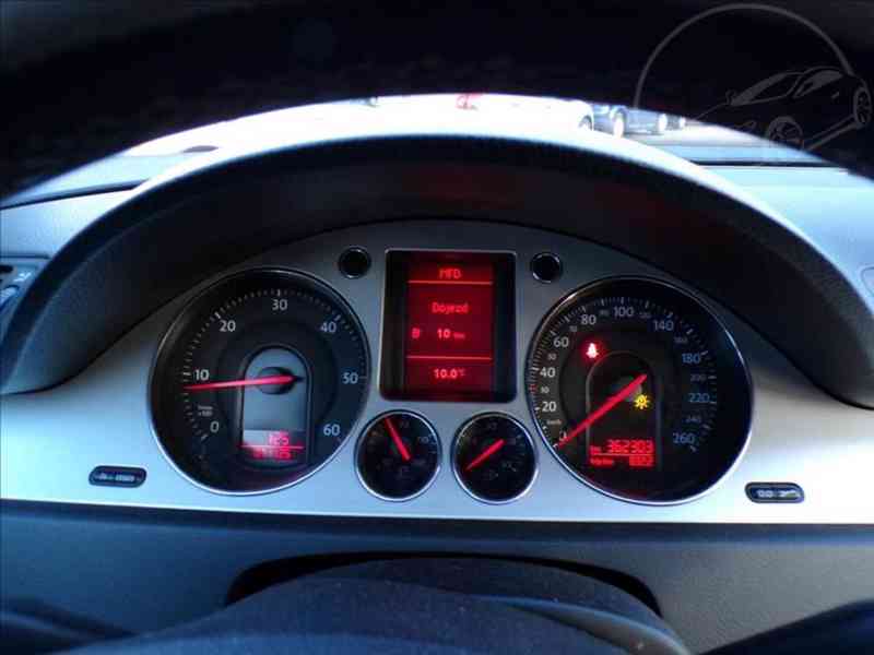 Volkswagen Passat 2,0 TDI N1,XENONY,TAŽNÉ ZAŘÍZENÍ - foto 6