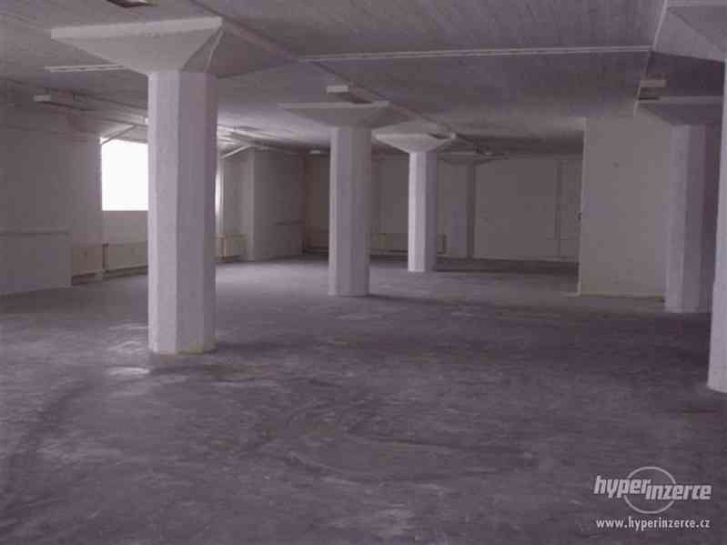 Nájem skladu 300 m2, výtahy, rampy, Praha 7 Holešovice - foto 2
