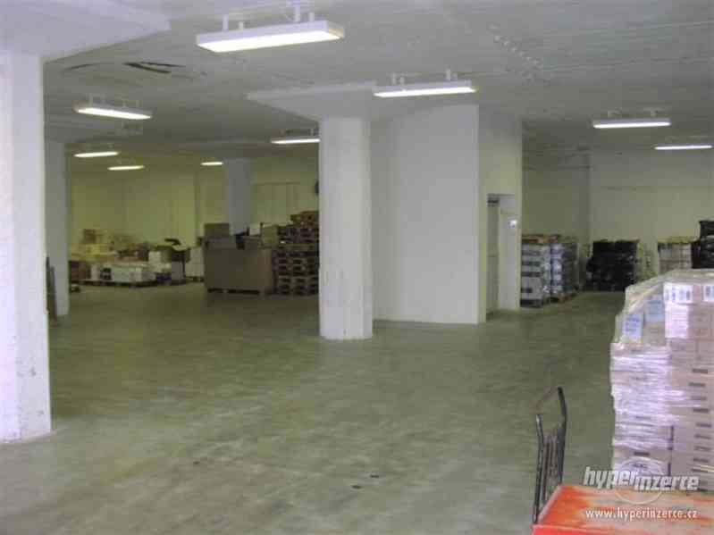Nájem skladu 300 m2, výtahy, rampy, Praha 7 Holešovice - foto 3