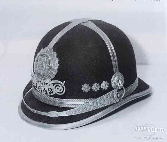 Policejní přilby helmy buřinky odznaky torza - foto 2