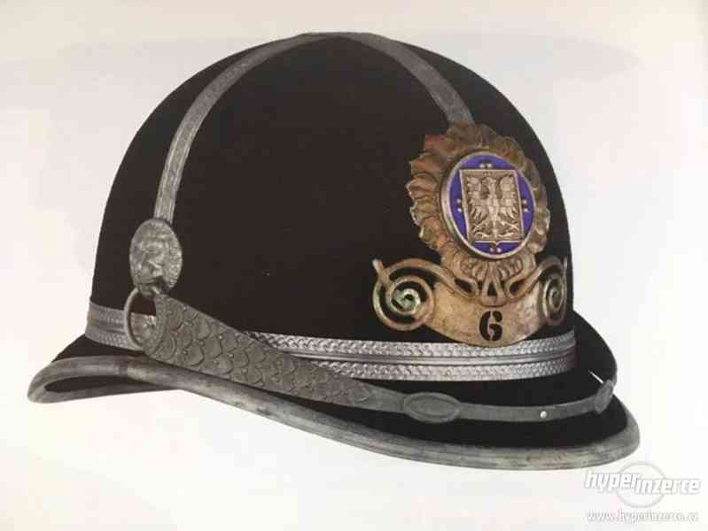 Policejní přilby helmy buřinky odznaky torza - foto 5