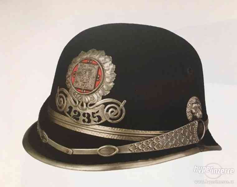 Policejní přilby helmy buřinky odznaky torza - foto 9