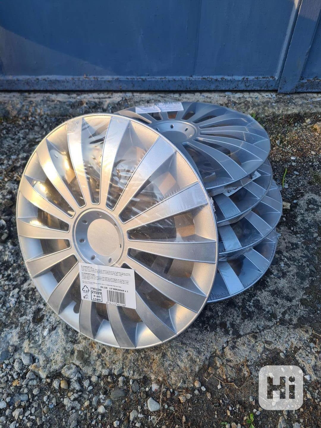 Prodám ozdobné kryty kol na auto - foto 1