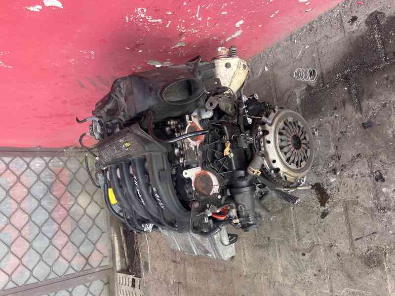 Motor 1,4 16V K4J D740 72KW Renault Megane komplet - foto 3