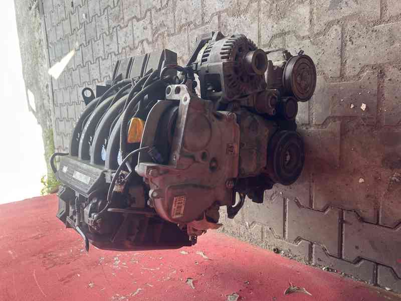 Motor 1,4 16V K4J D740 72KW Renault Megane komplet - foto 2