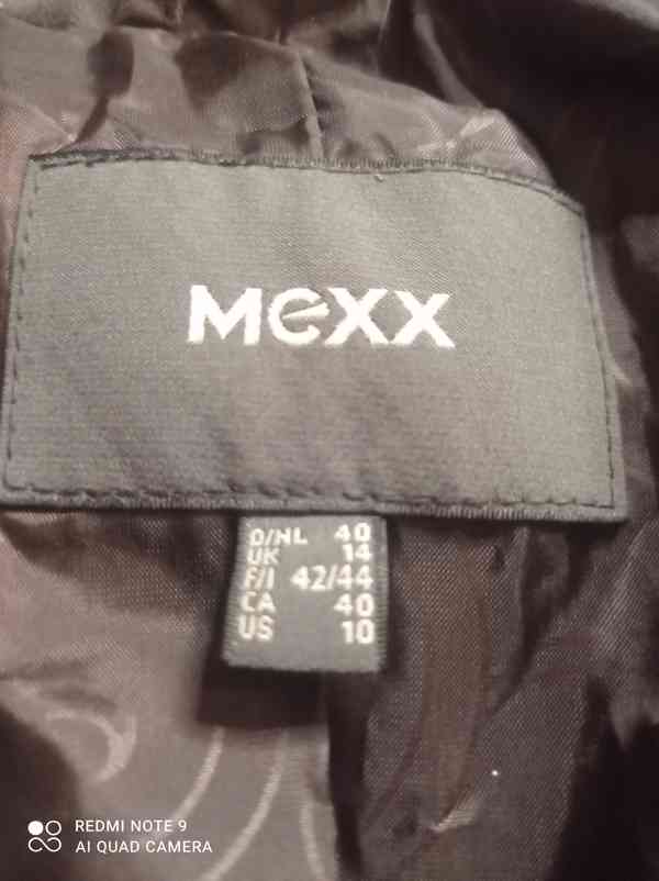 Hnědý dámský kabát značky MEXX - foto 3