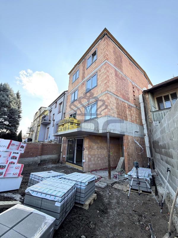 PRODEJ LUXUSNÍ NOVOSTAVBY BYTU 3+KK, OBEC ČESKÁ