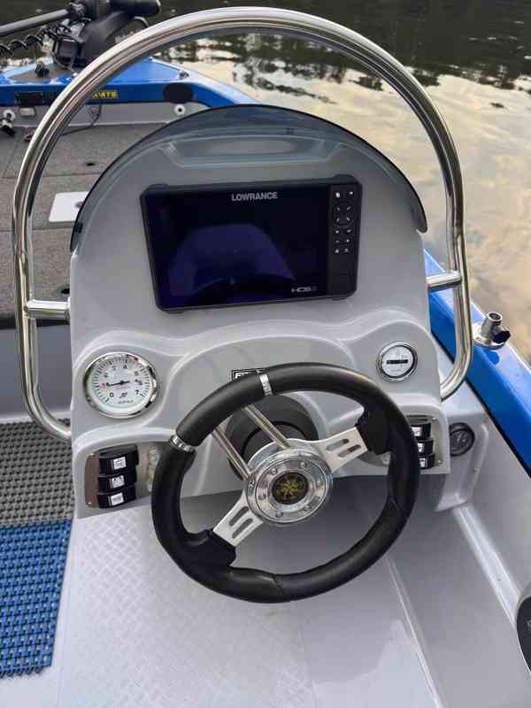 Použitá rybářská loď RiverFox 470 + motor + vlek - foto 9