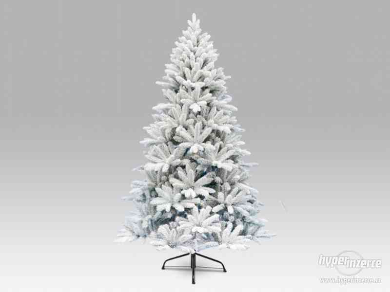 Vánoční strom umělý zelený a bílý - foto 2