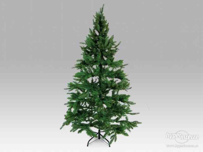 Vánoční strom umělý zelený a bílý - foto 3