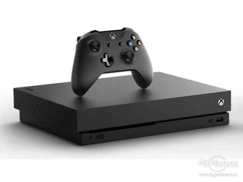 Xbox One X + 2 ovladače - foto 1