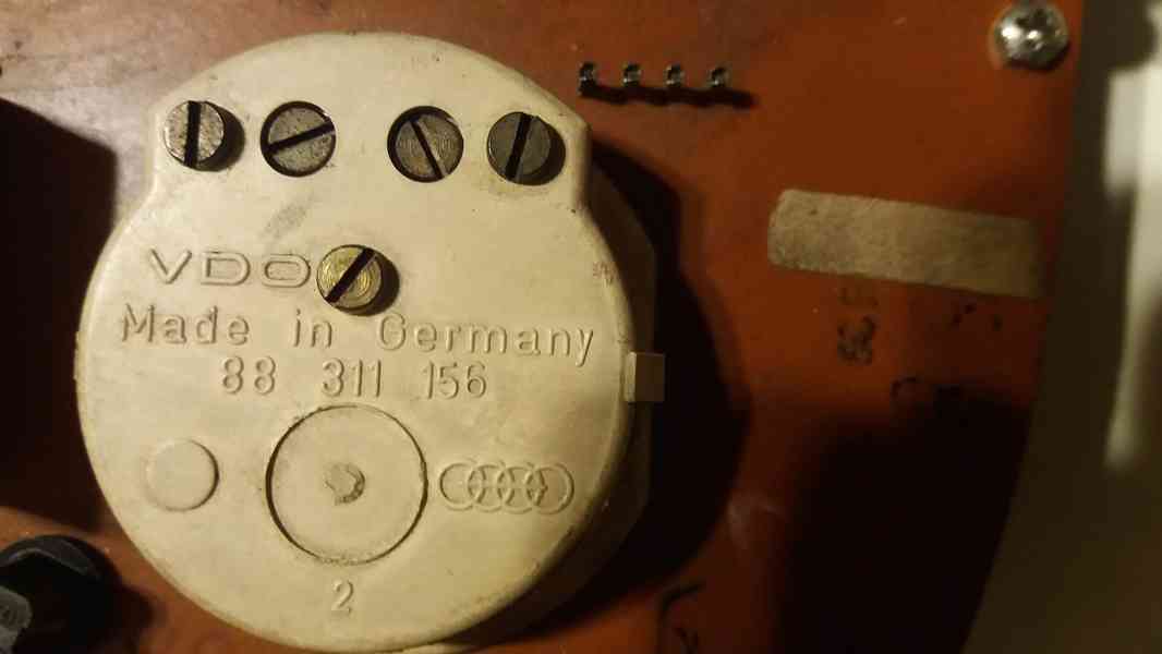 přístrojová deska AUDI 80 - foto 5