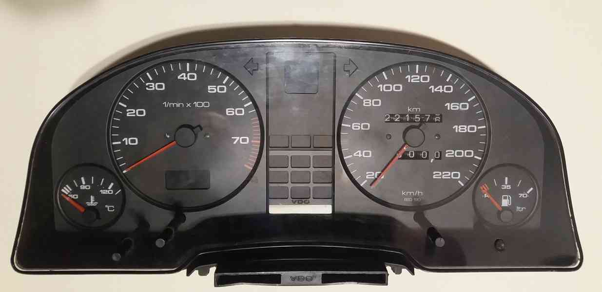 přístrojová deska AUDI 80 - foto 1