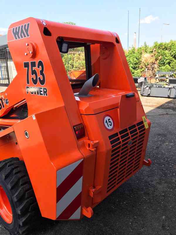 Smykový nakladač LOCUST 753 - foto 4