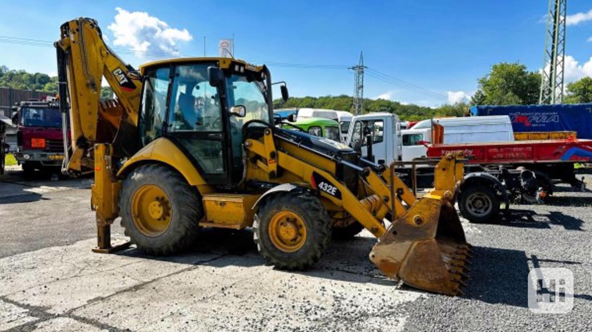 traktorbagr CAT 432 E - foto 1