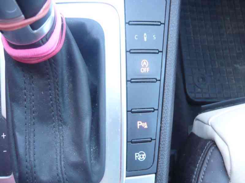 VOLKSWAGEN PASSAT CC 2.0 TDI DSG 4MOTION R-LINE 1.MAJITEL,ČR - foto 37