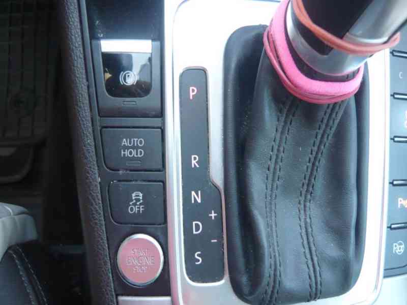 VOLKSWAGEN PASSAT CC 2.0 TDI DSG 4MOTION R-LINE 1.MAJITEL,ČR - foto 36