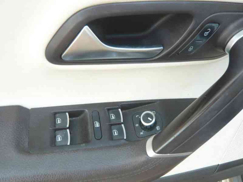VOLKSWAGEN PASSAT CC 2.0 TDI DSG 4MOTION R-LINE 1.MAJITEL,ČR - foto 20