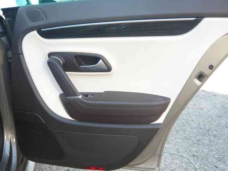 VOLKSWAGEN PASSAT CC 2.0 TDI DSG 4MOTION R-LINE 1.MAJITEL,ČR - foto 46