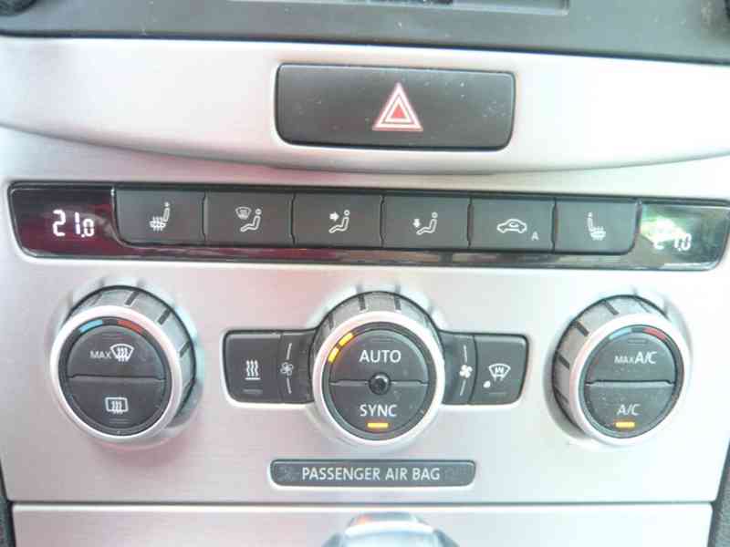 VOLKSWAGEN PASSAT CC 2.0 TDI DSG 4MOTION R-LINE 1.MAJITEL,ČR - foto 27