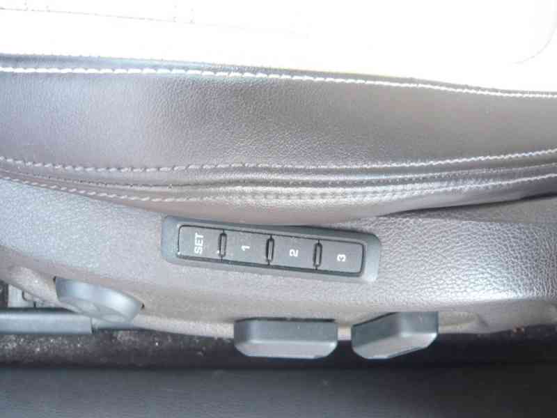 VOLKSWAGEN PASSAT CC 2.0 TDI DSG 4MOTION R-LINE 1.MAJITEL,ČR - foto 19