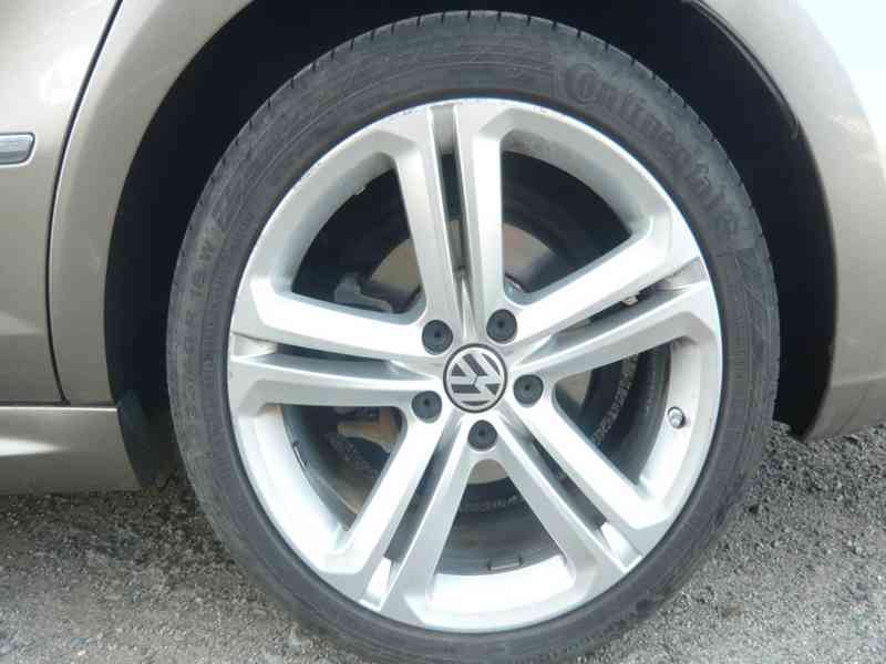 VOLKSWAGEN PASSAT CC 2.0 TDI DSG 4MOTION R-LINE 1.MAJITEL,ČR - foto 40