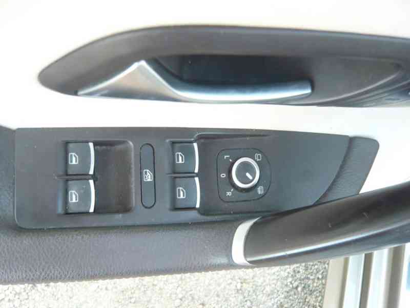 VOLKSWAGEN PASSAT CC 2.0 TDI DSG 4MOTION R-LINE 1.MAJITEL,ČR - foto 21