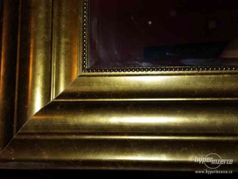 Prodám interierové zrcadlo s hrubým zlatým rámem - foto 1