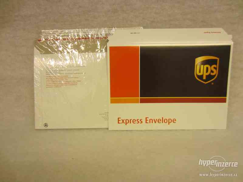 Pošta - Balíček 25 obálek UPS Express Envelope. - foto 1