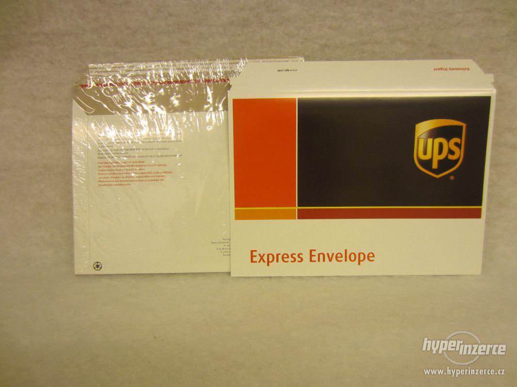 Pošta Balíček 25 obálek UPS Express Envelope. bazar Hyperinzerce.cz