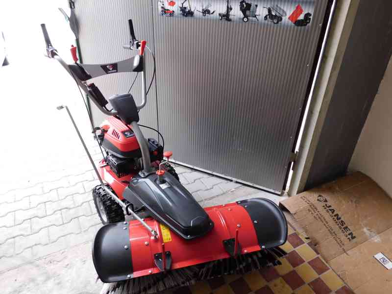 Jansen MKB-500E Motorová metla s pluhem, sbernou nádrzi a el - foto 9
