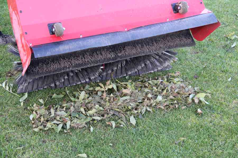 Jansen MKB-500E Motorová metla s pluhem, sbernou nádrzi a el - foto 2