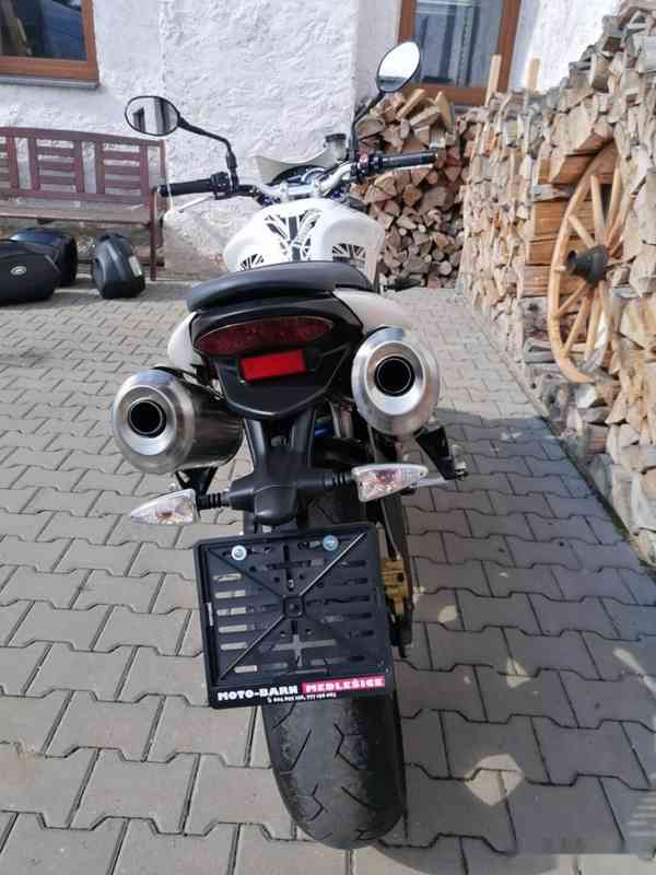 TRIUMPH STREET TRIPLE 675 R - foto 13