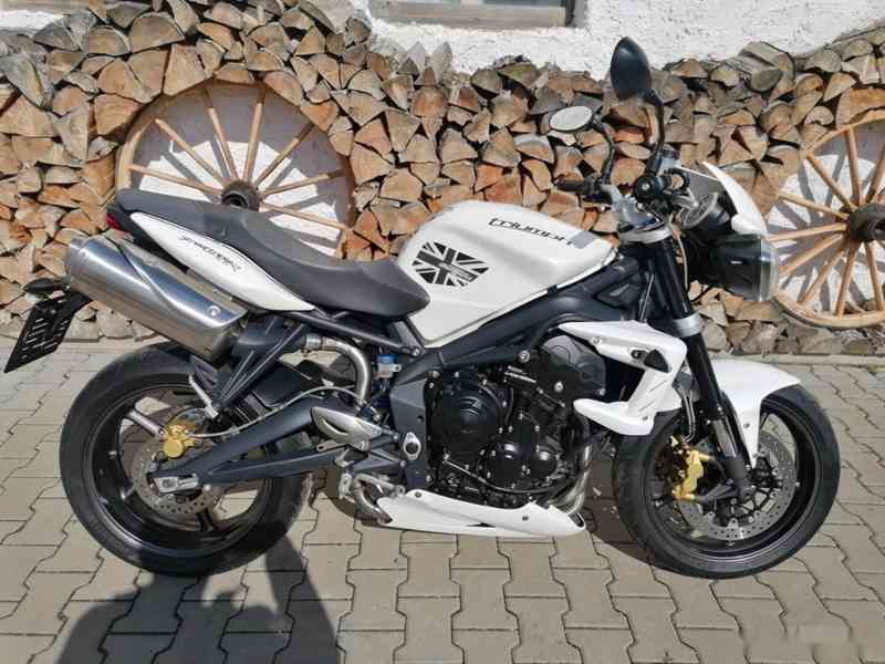 TRIUMPH STREET TRIPLE 675 R - foto 2