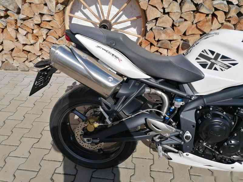 TRIUMPH STREET TRIPLE 675 R - foto 5