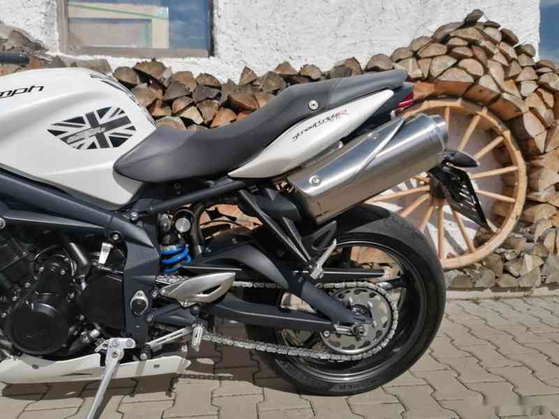TRIUMPH STREET TRIPLE 675 R - foto 10
