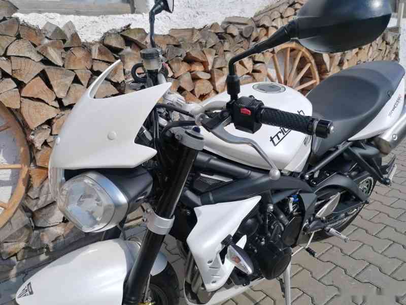 TRIUMPH STREET TRIPLE 675 R - foto 14