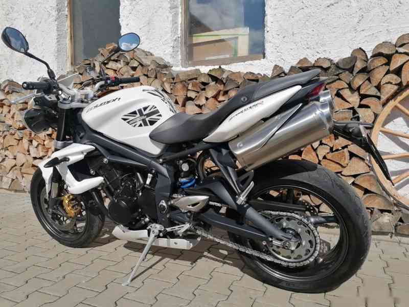 TRIUMPH STREET TRIPLE 675 R - foto 8