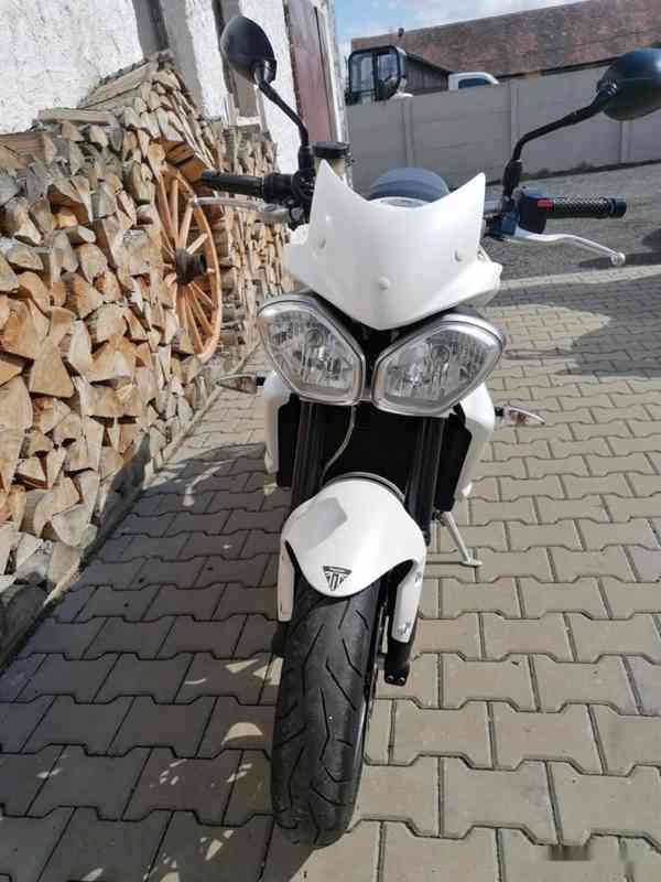 TRIUMPH STREET TRIPLE 675 R - foto 12