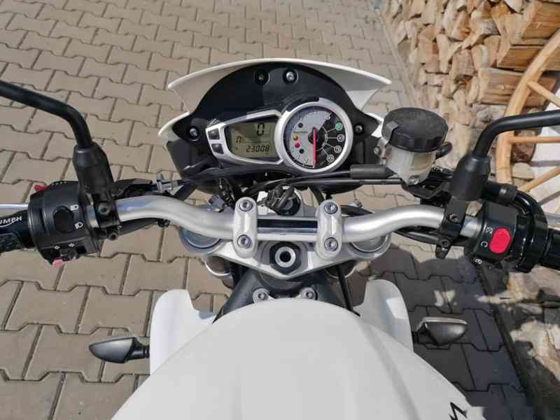TRIUMPH STREET TRIPLE 675 R - foto 11