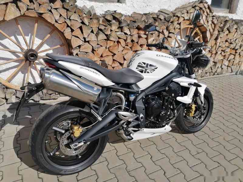 TRIUMPH STREET TRIPLE 675 R - foto 3